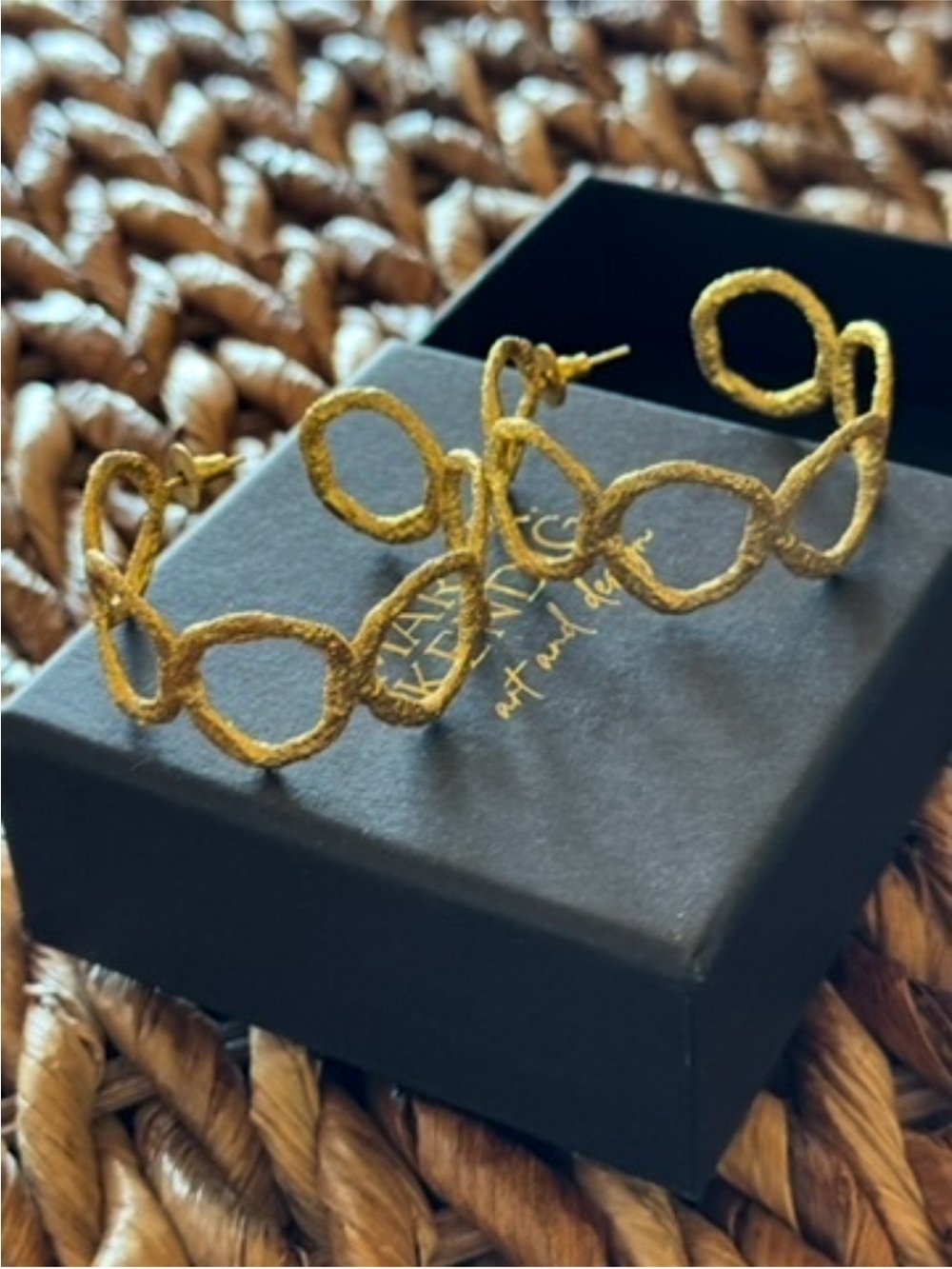 *NEW Rare Mary K. Kendig Gold Textured Open Circle Hoop Earrings